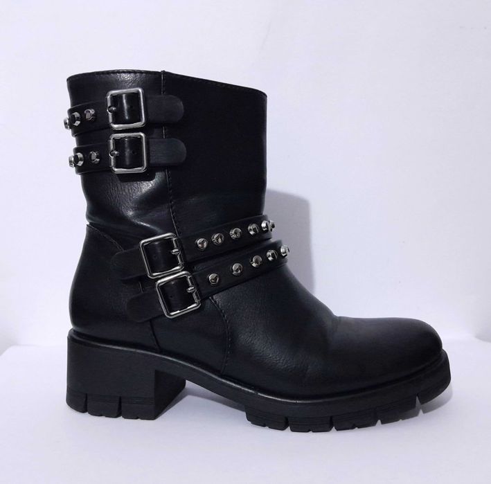 Botas / Botins biker pretas com tachas Graceland nº36
