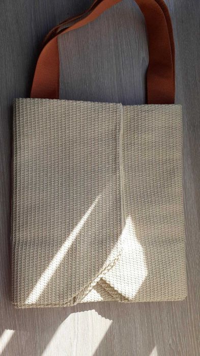 Saco beje Guerlain com pegas novo