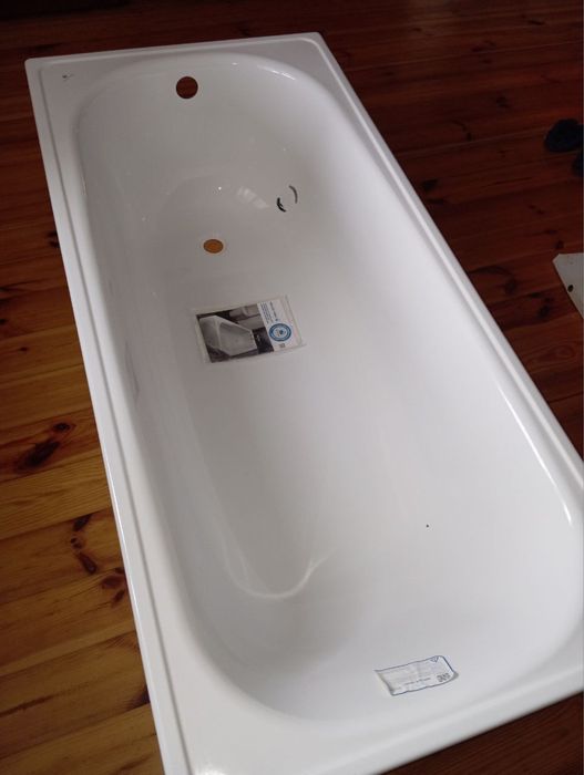 Ванна акрилова нова але з пошкодженям на фото все видно