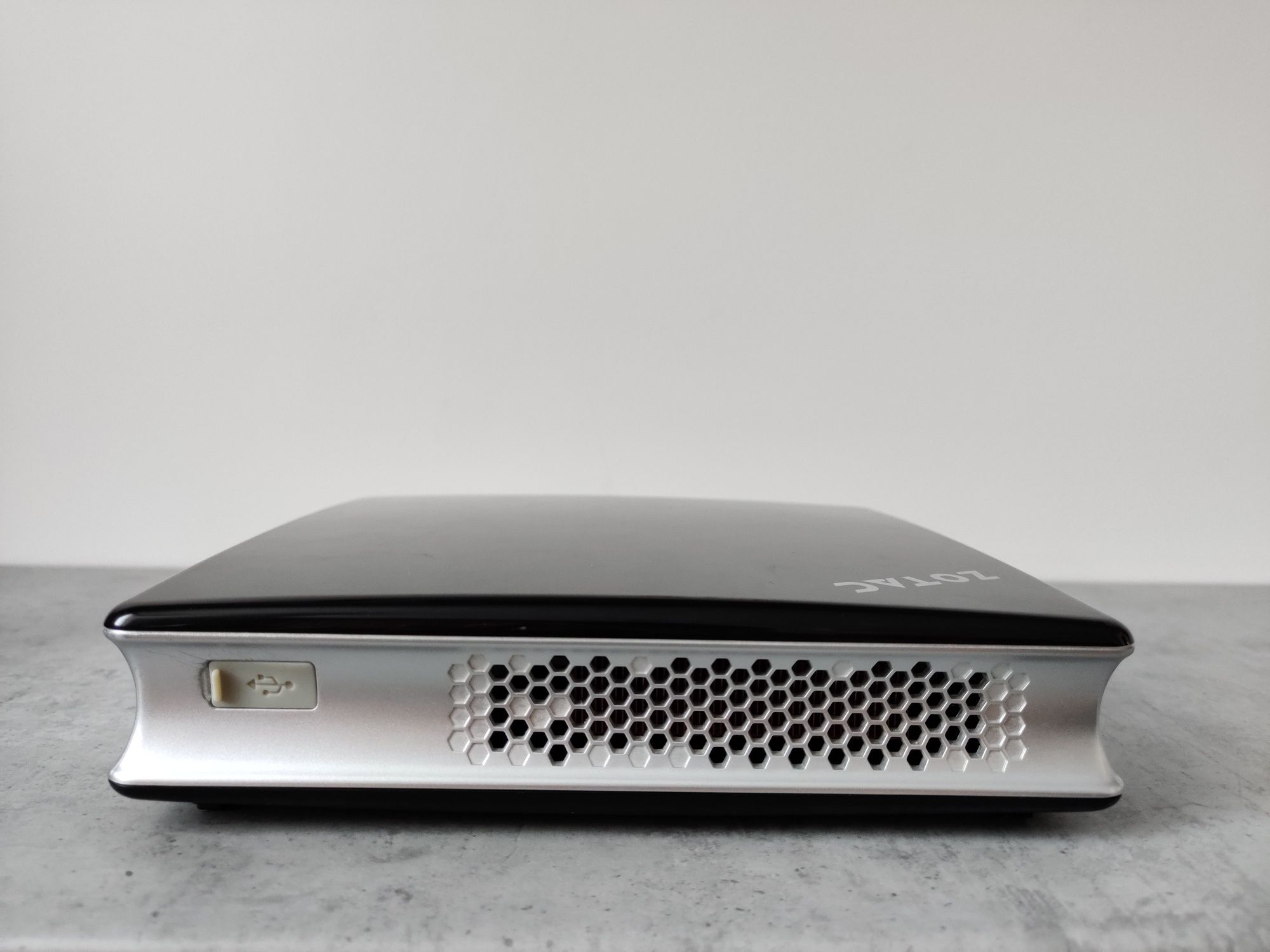Мини компьютер Zotac ZBox ID81