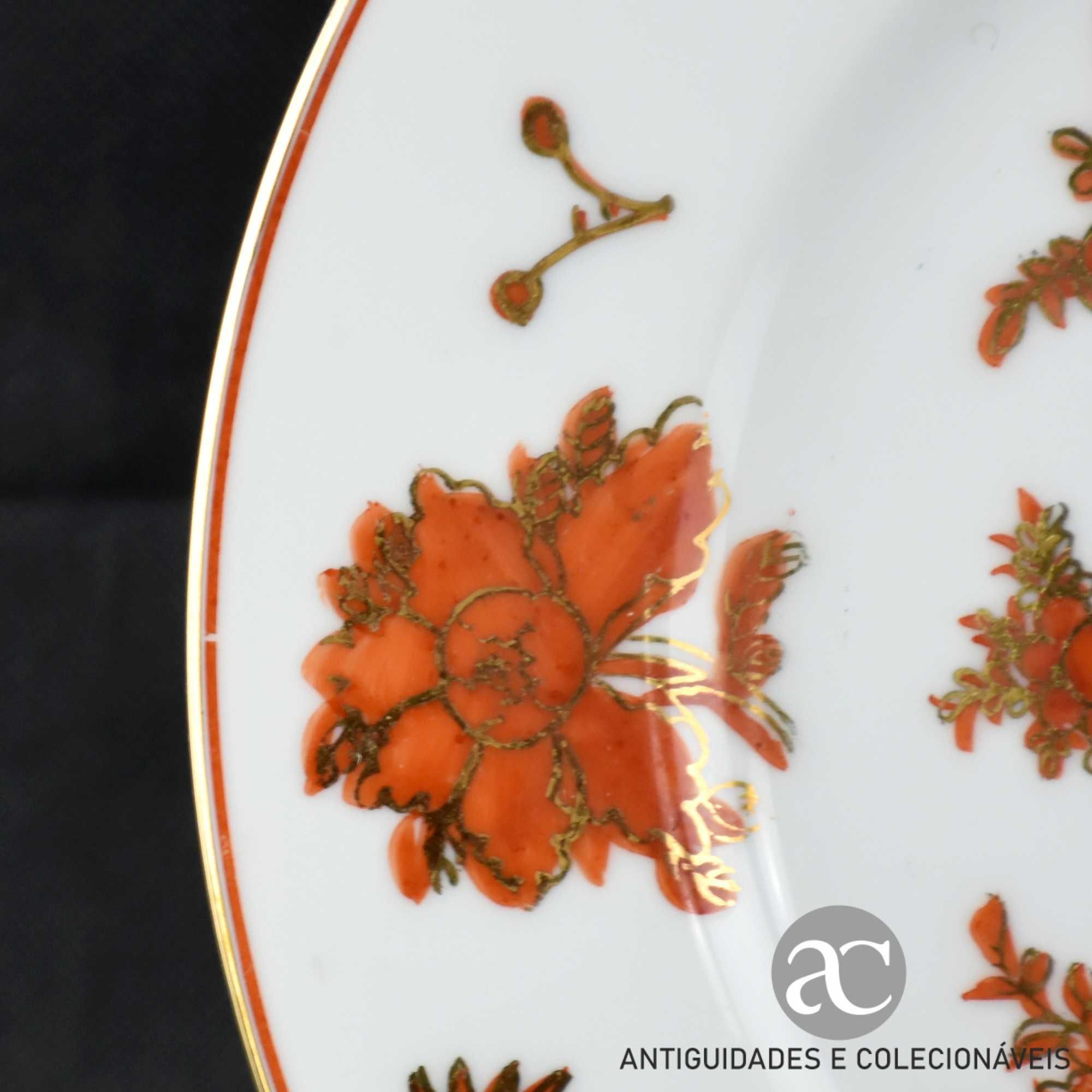 Prato Porcelana China decoração a dourado e “rouge de fer”, circa 1960