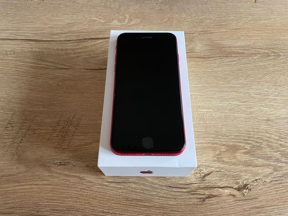 iPhone SE 2022  w stanie dobrym, bateria 92%