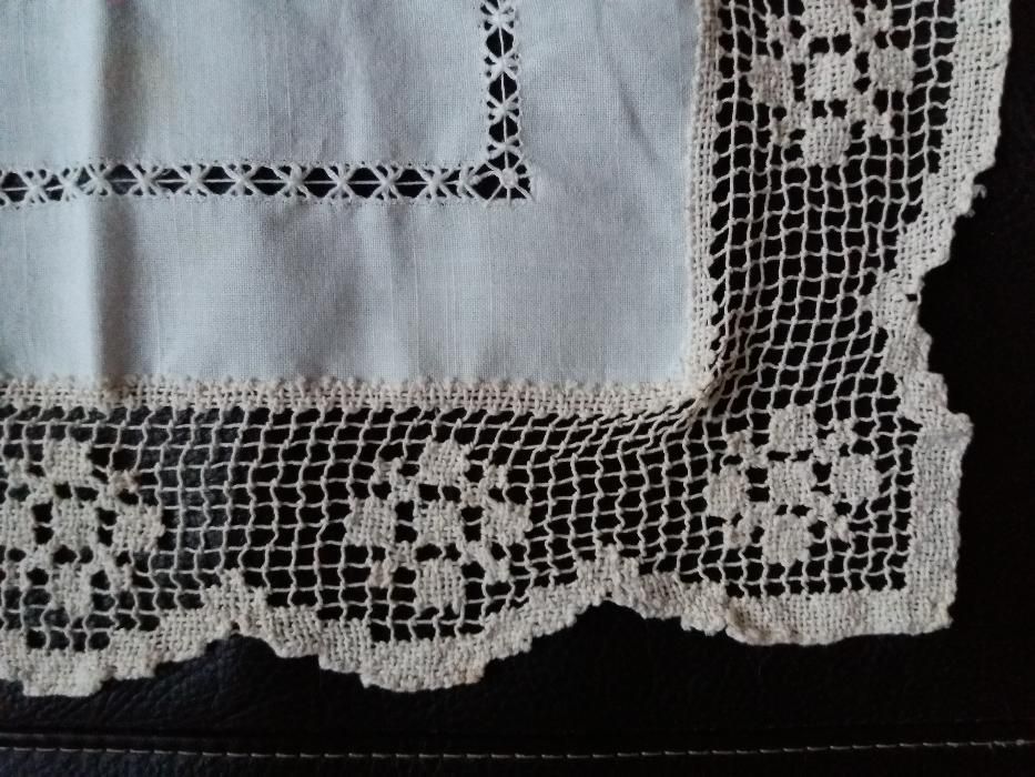 Conjunto de 2 naperons linho bordados a mão NOVOS
