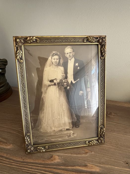 Antyczna ramka na zdjęcie – mosiężna z bogatym zdobieniem vintage