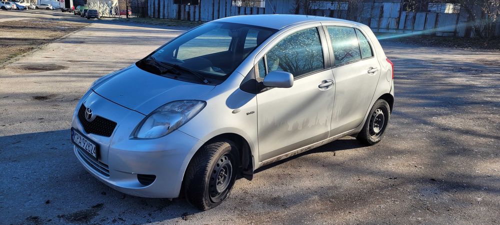 Lampa błotnik zderzak Yaris 2  Części