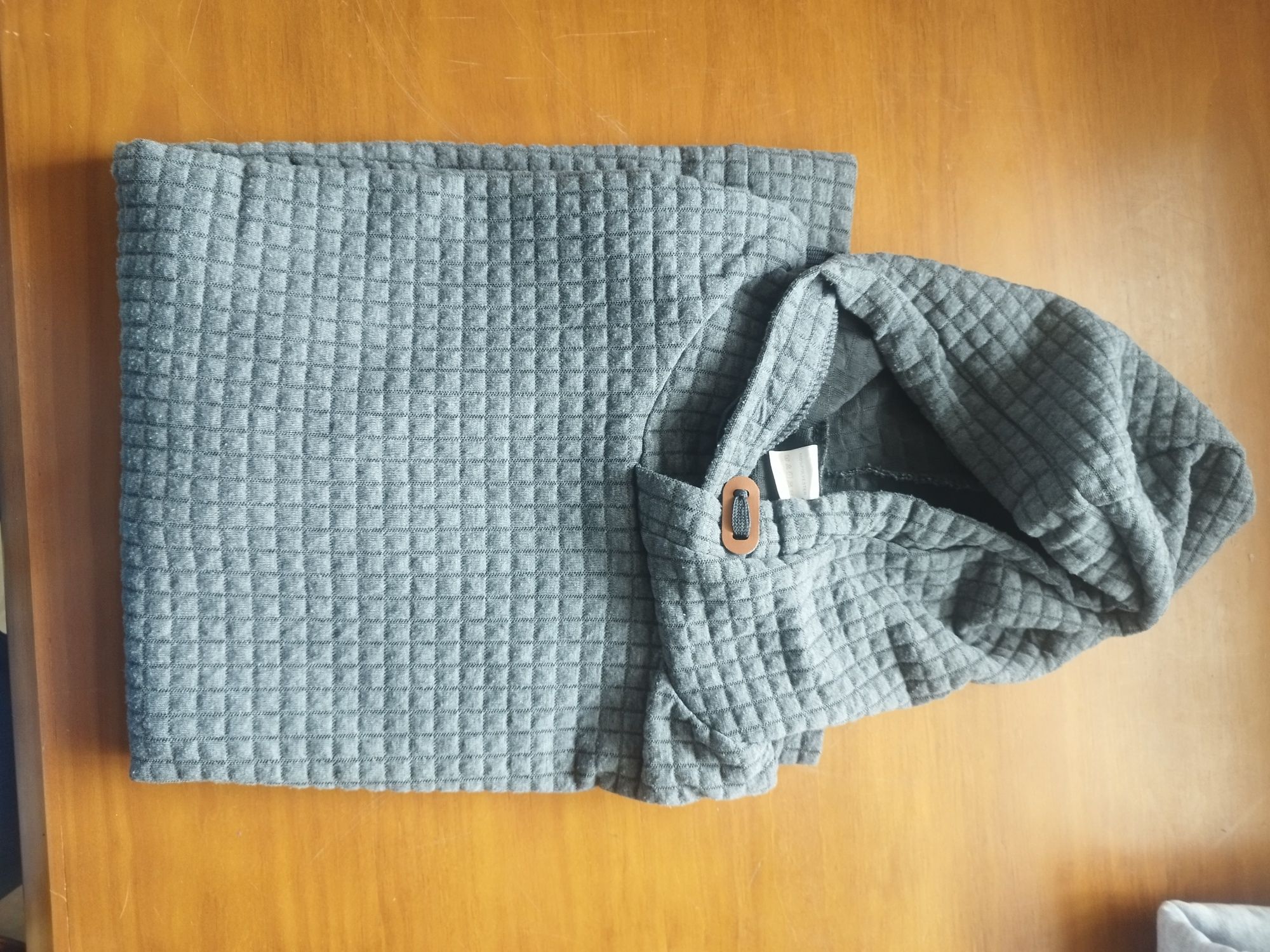 4 Camisolas com gorro
