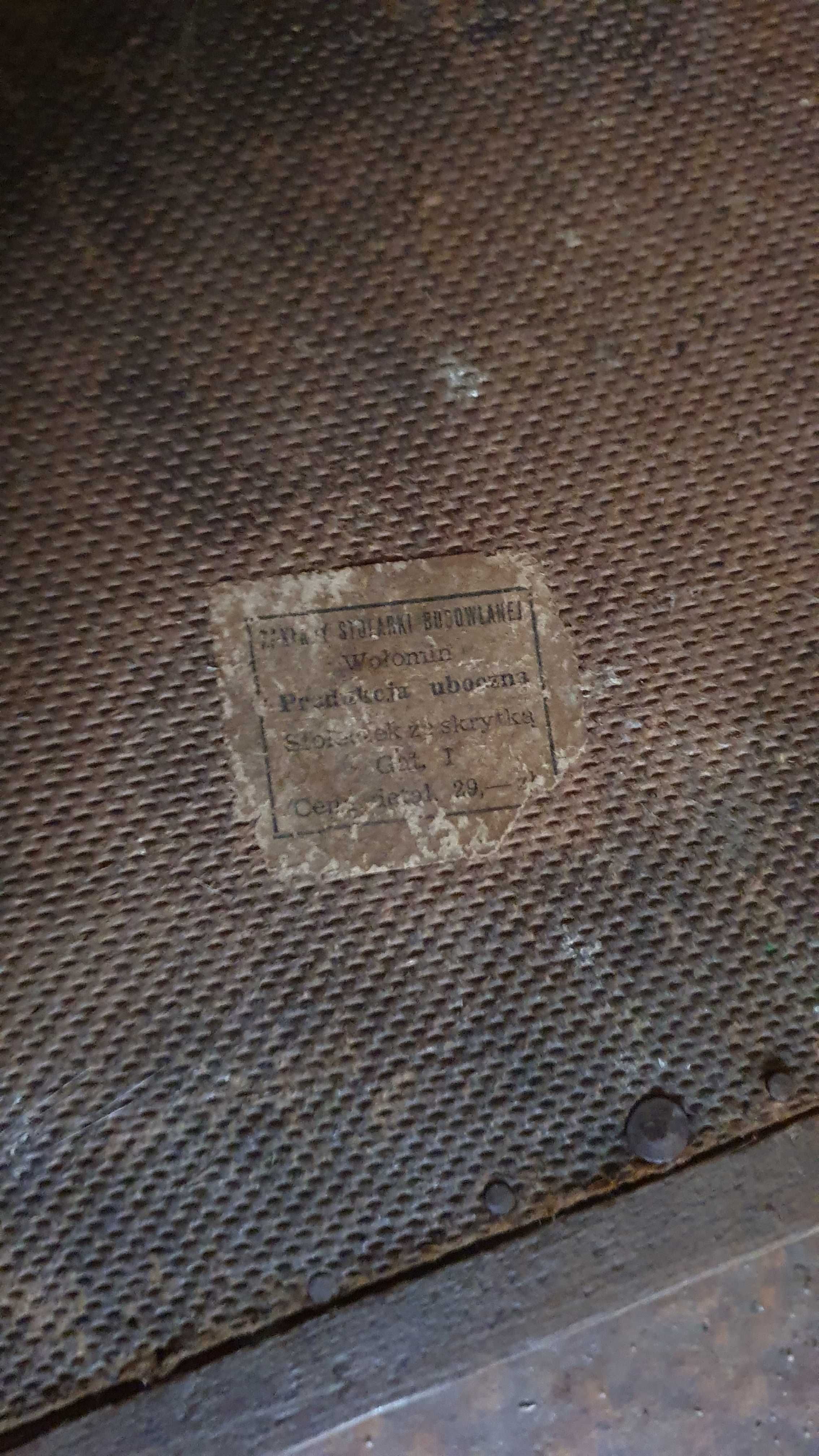 Stare drewniane taborety krzesła stołki