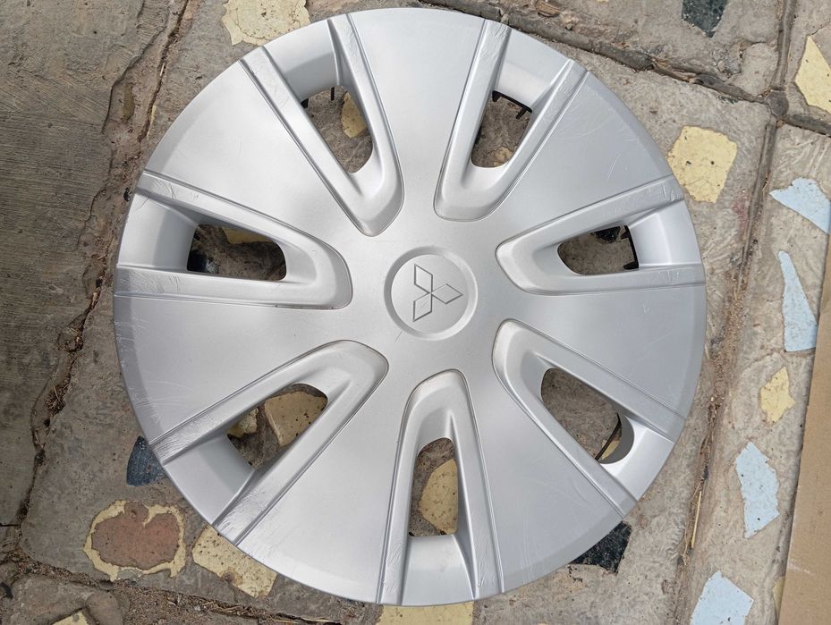 Продам колпак на Mitsubishi