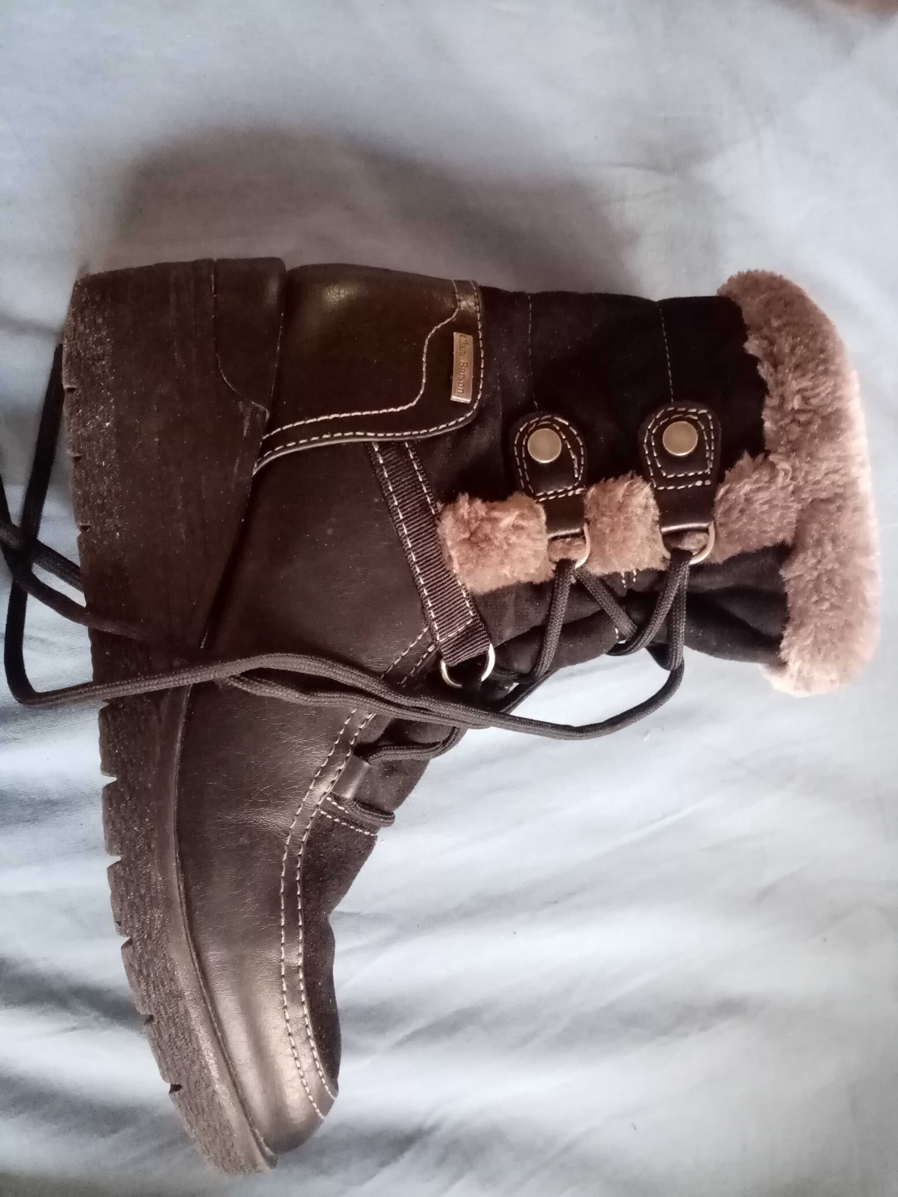 Zimowe, czarne buty na koturnie roz. 37, Clara Barson
