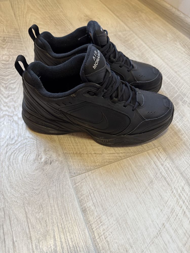 Nike air monarch black