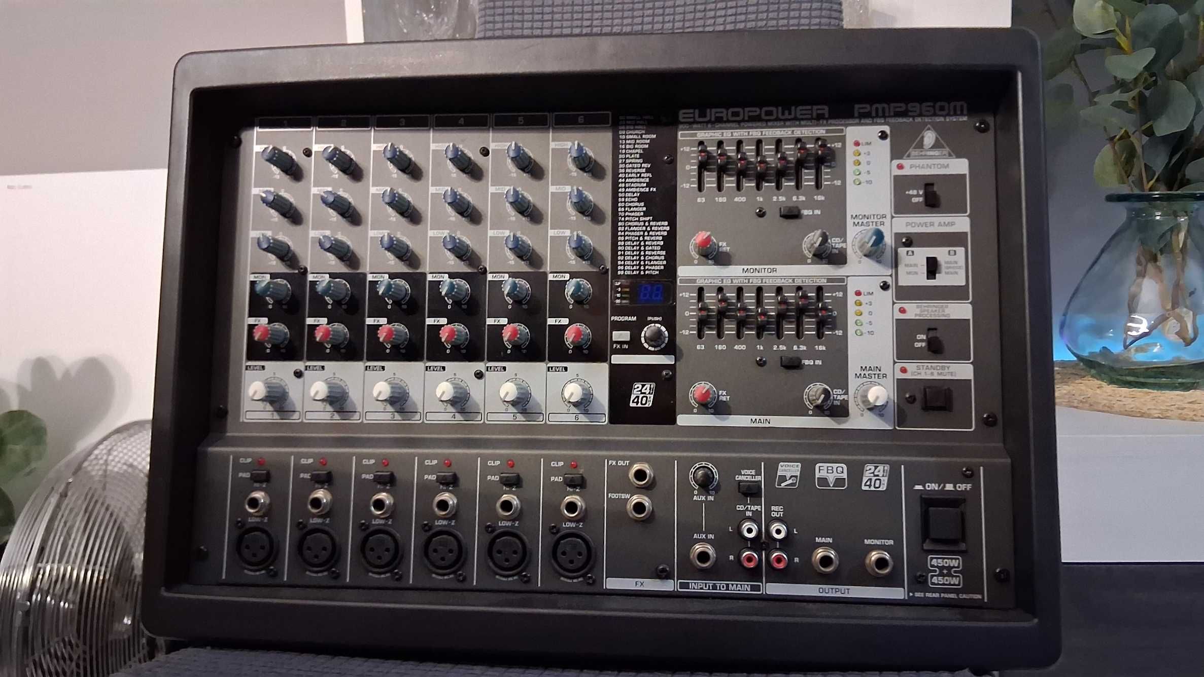 Mixer Behringer PMP960M - Bom estado pouco usada.
