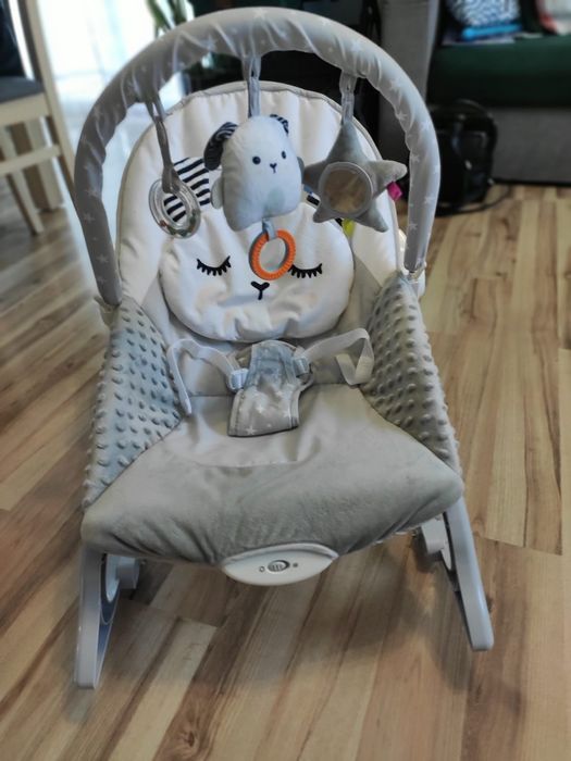 Fotelik bujaczek z wibracją