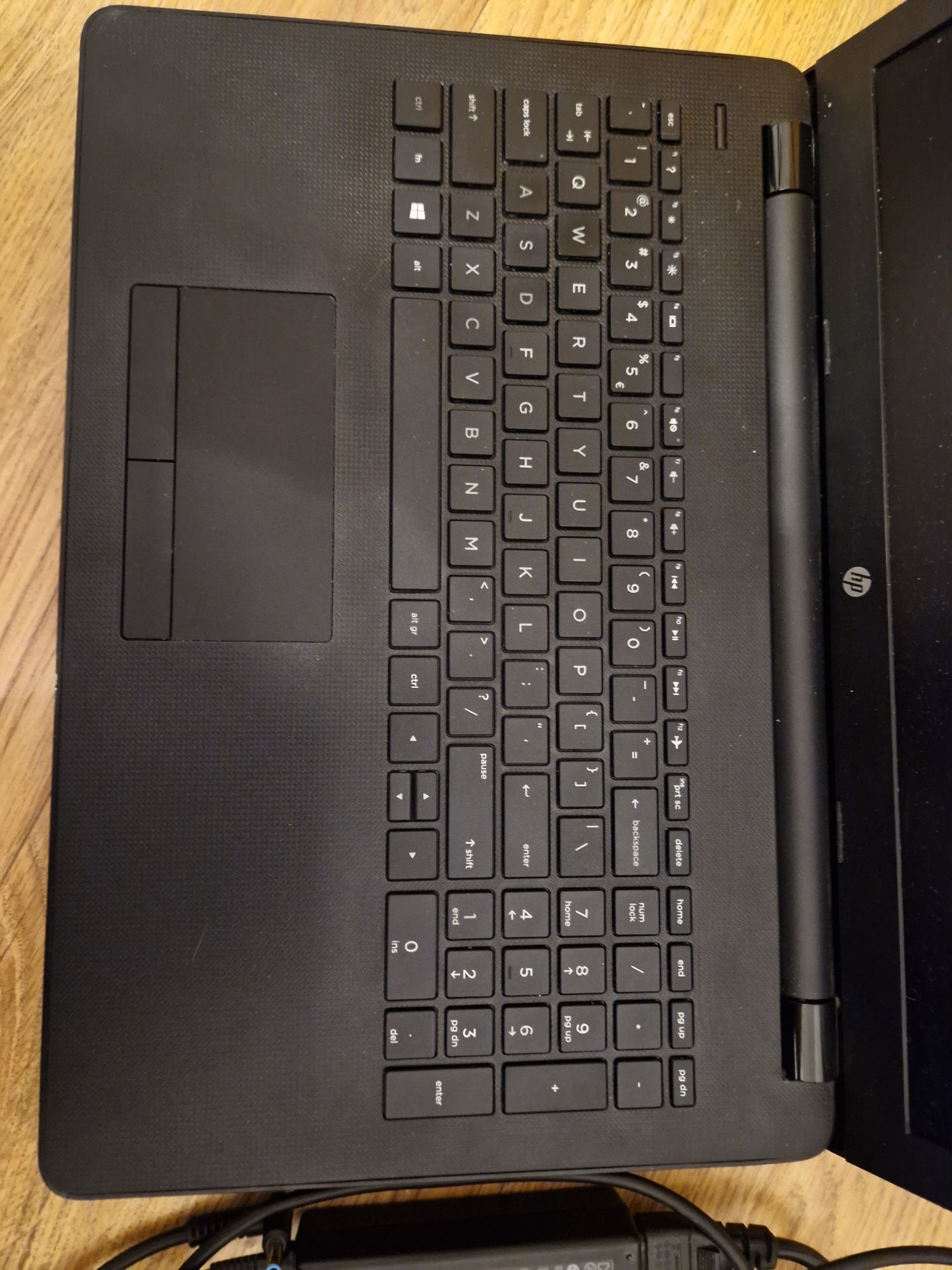 HP 15-bs102nw,  Intel Core i5-8250U, AMD Radeon 520
