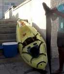 Kayak amarelo para lazer ou pesca
