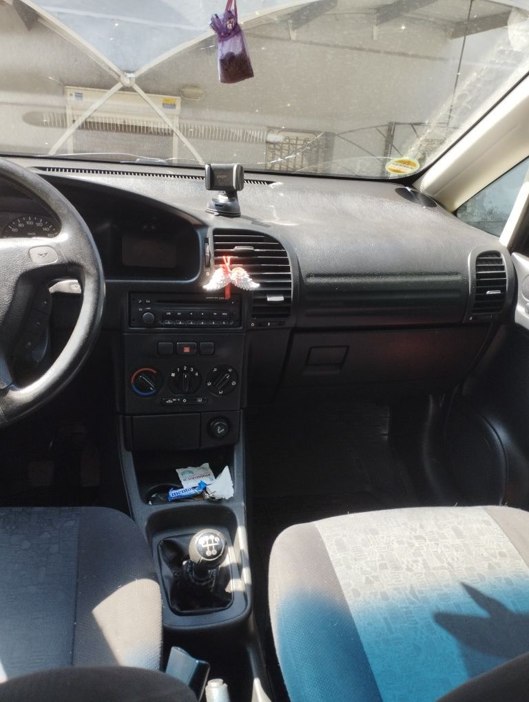 Продаж авто Opel zafira 2002г