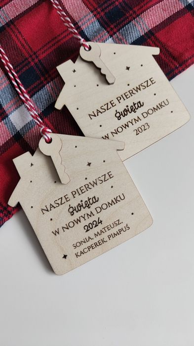 Bombka, drewnia zawieszka na choinkę, pierwsze święta w nowym domu