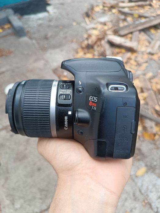 Фотоаппарат зеркалка Canon redel T2i 18/18 55mm + зарядка и карта 16G