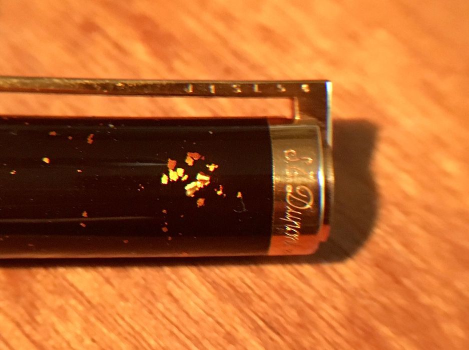 S.T. DUPONT - caneta - acb. ouro e laca da China com pó de ouro