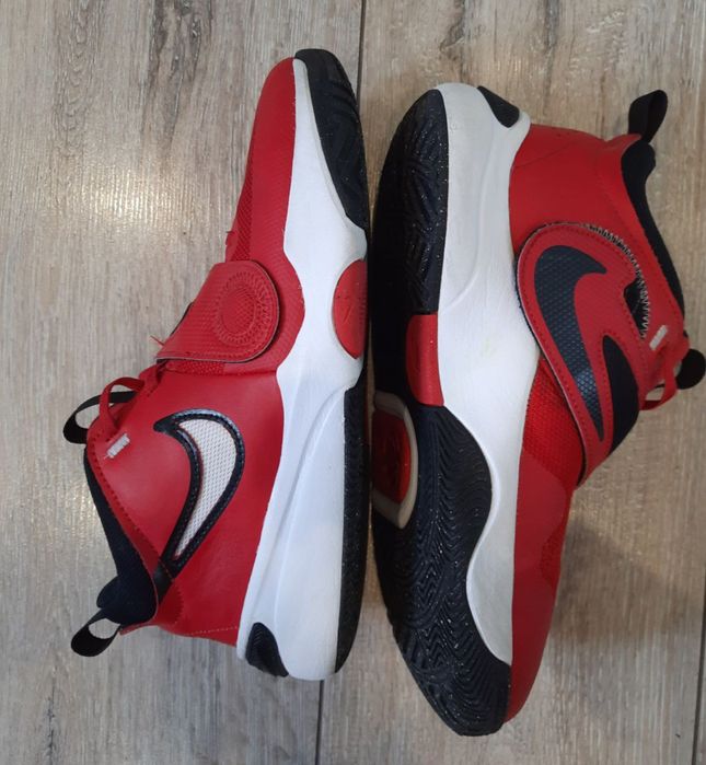 Баскетбольні кросівки “Nike team hustle big kidds”