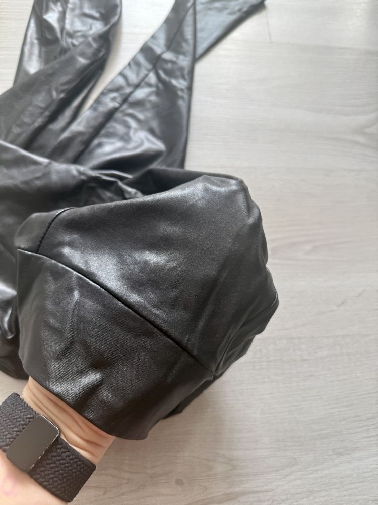 Czarne legginsy z ekoskóry XS