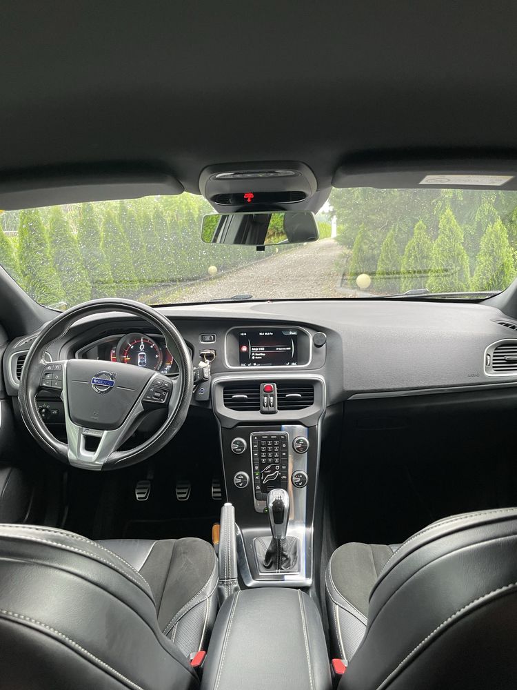 Volvo V40 2.0  D2 R-Design bi-xenon/skora/alcantara/nawi/alu ,polecam!