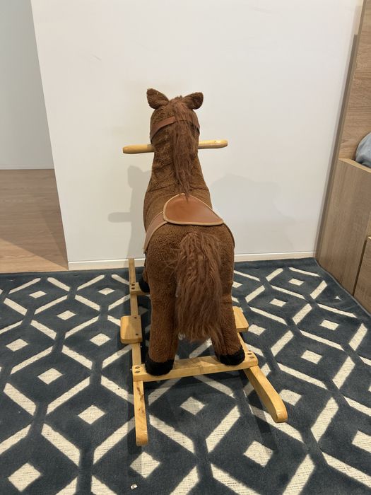 Cavalo balanço com musica