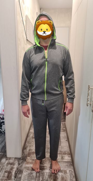 Мужской спортивный костюм