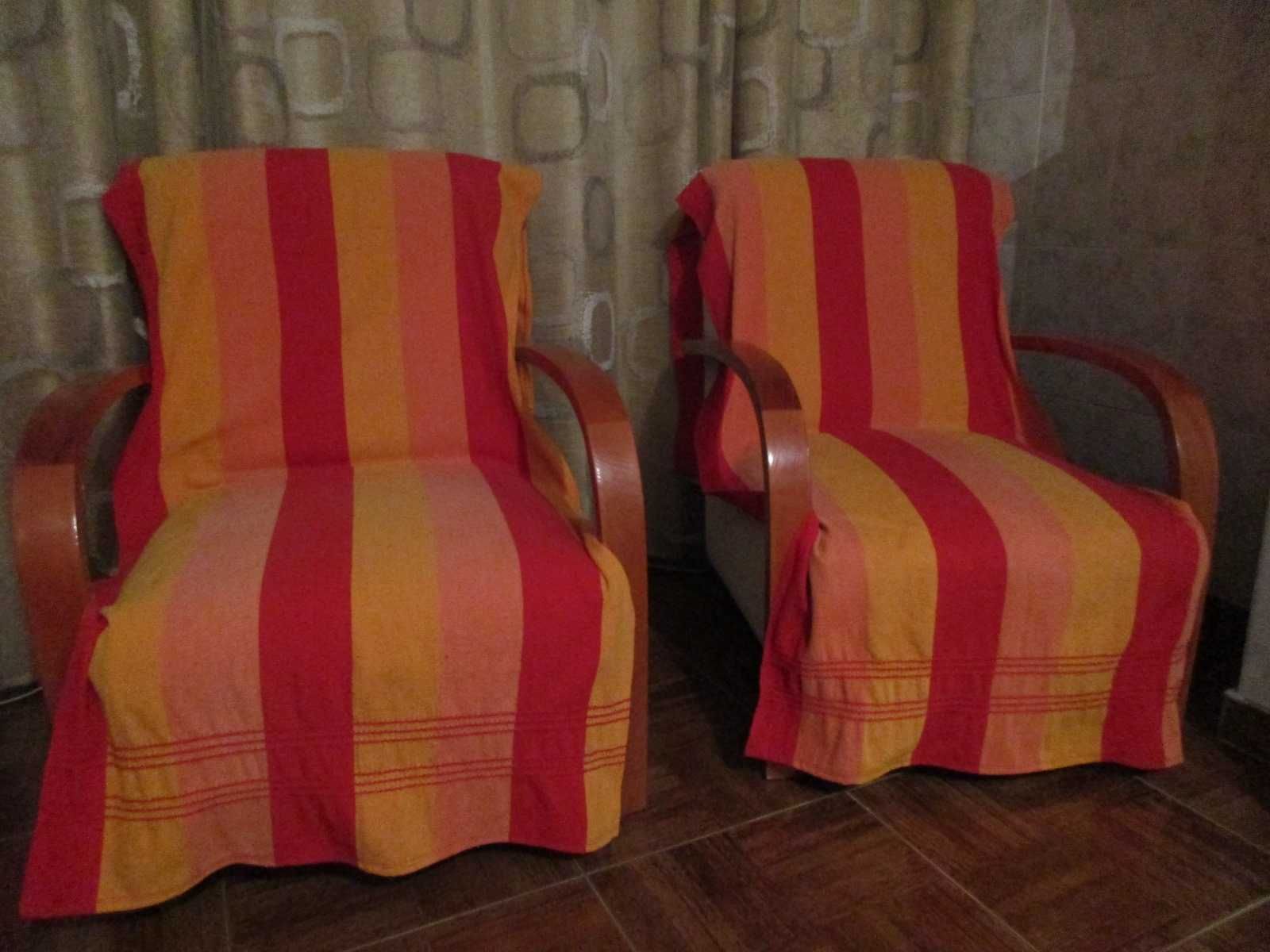 Conjunto Cadeirões NOVOS – Madeira Maciça de Cerejeira e Tecido Bege