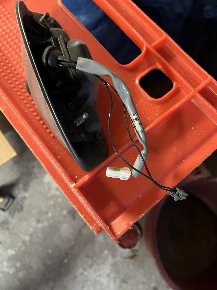 Przycisk klapy mikrostyk micra k12