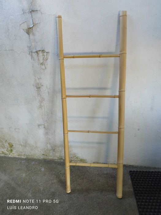 Vendo suporte para toalhas em bambu.