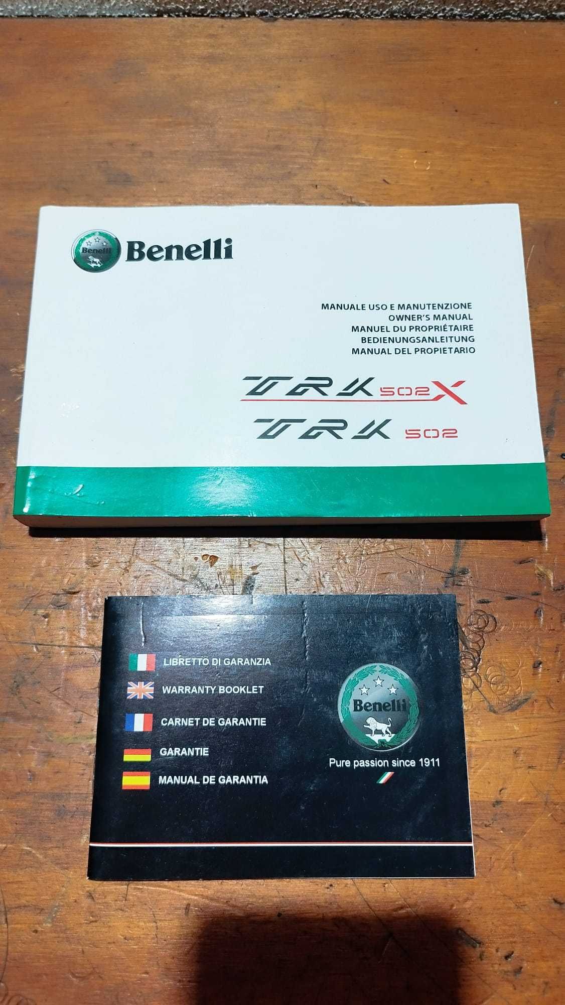 Benelli TRK 502 vermelha