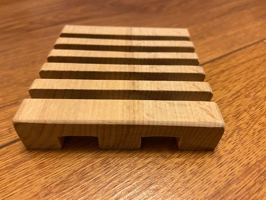 Nowa drewniana mydelniczka podstawka