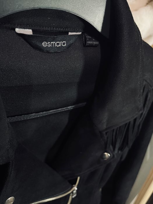 Zamszowa kurtka esmara czarna z frędzlami