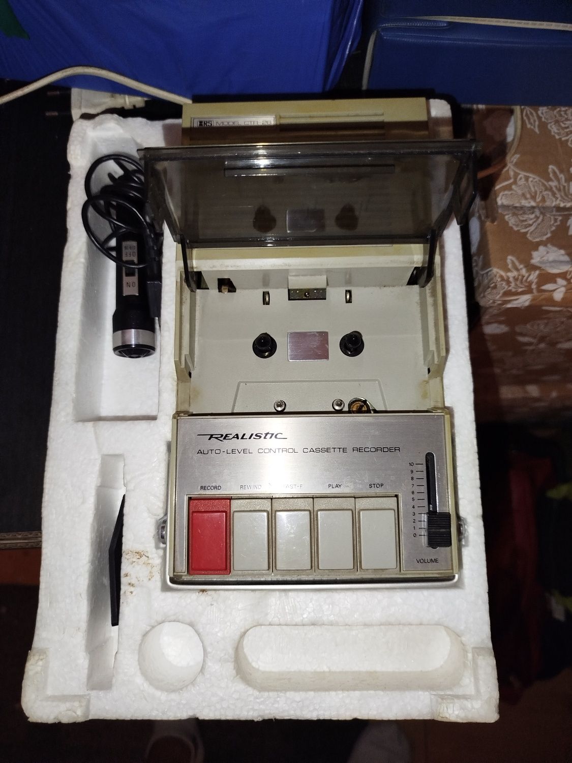 Witam posiadam stary radiomagnetofon firmy realistic model CTR 26