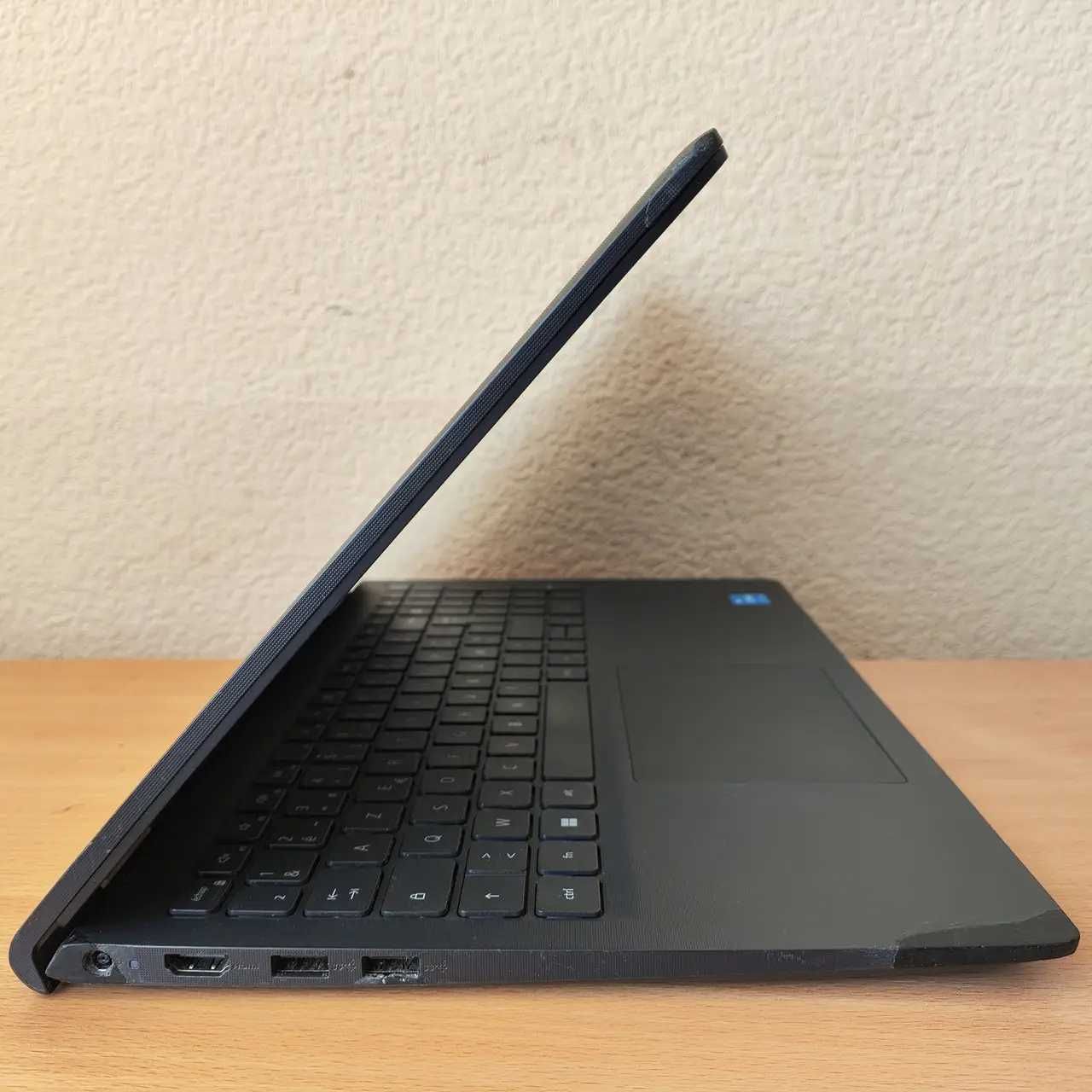 DELL Vostro 15 3510 15.6"FHD i3-1115G4/8GB DDR4/256SSD/Intel IrisXeG4/