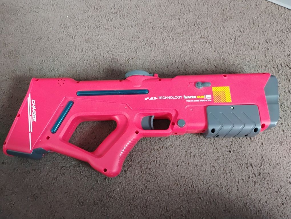Pistolet na wodę i na baterie