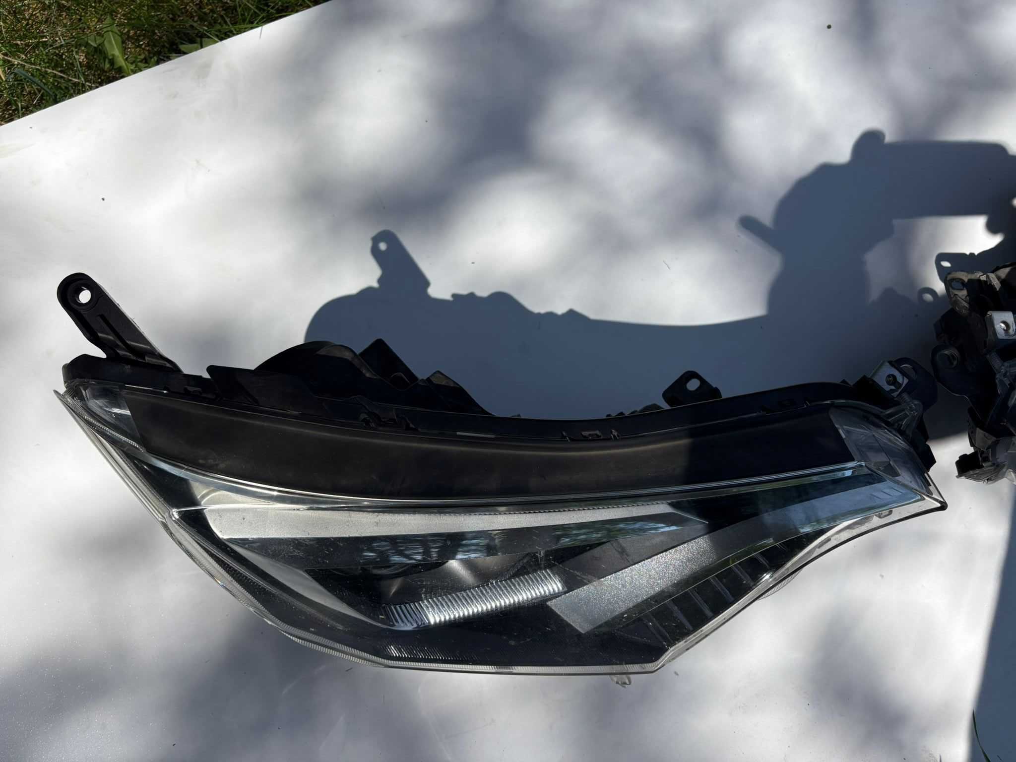 Toyota RAV4 Lift 2015–2018 – Lampa Lewa i Prawa Przód