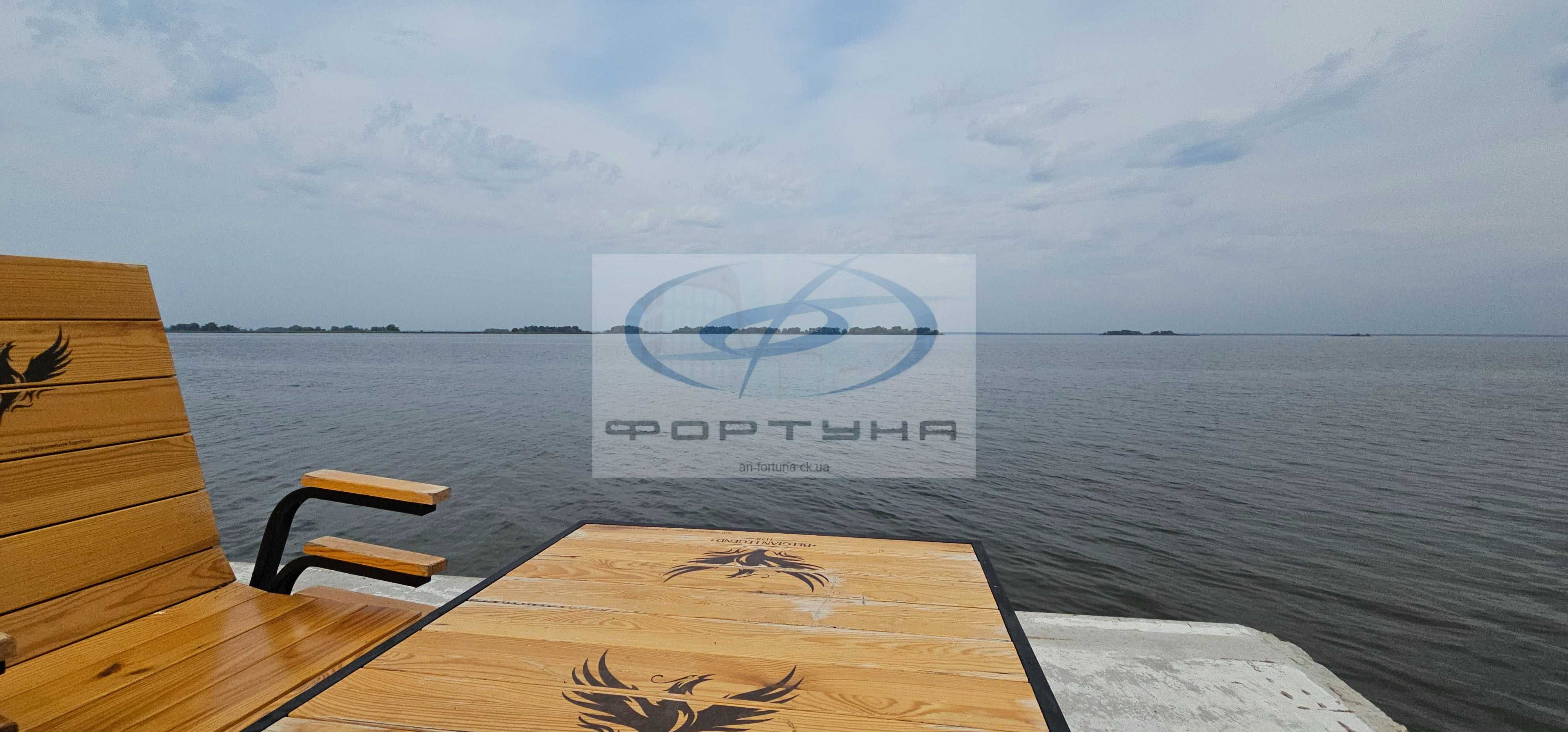 Компактний дачний будинок на 3-му причалі