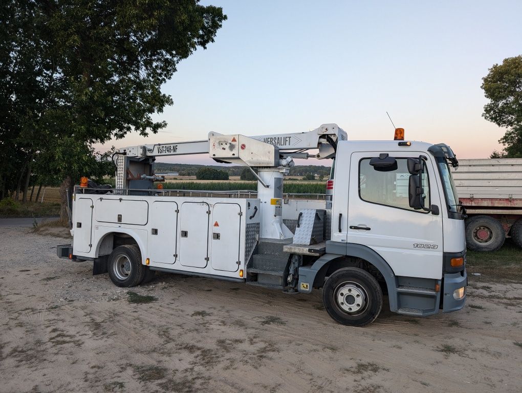 Podnośnik koszowy Versalift VST 248 NF