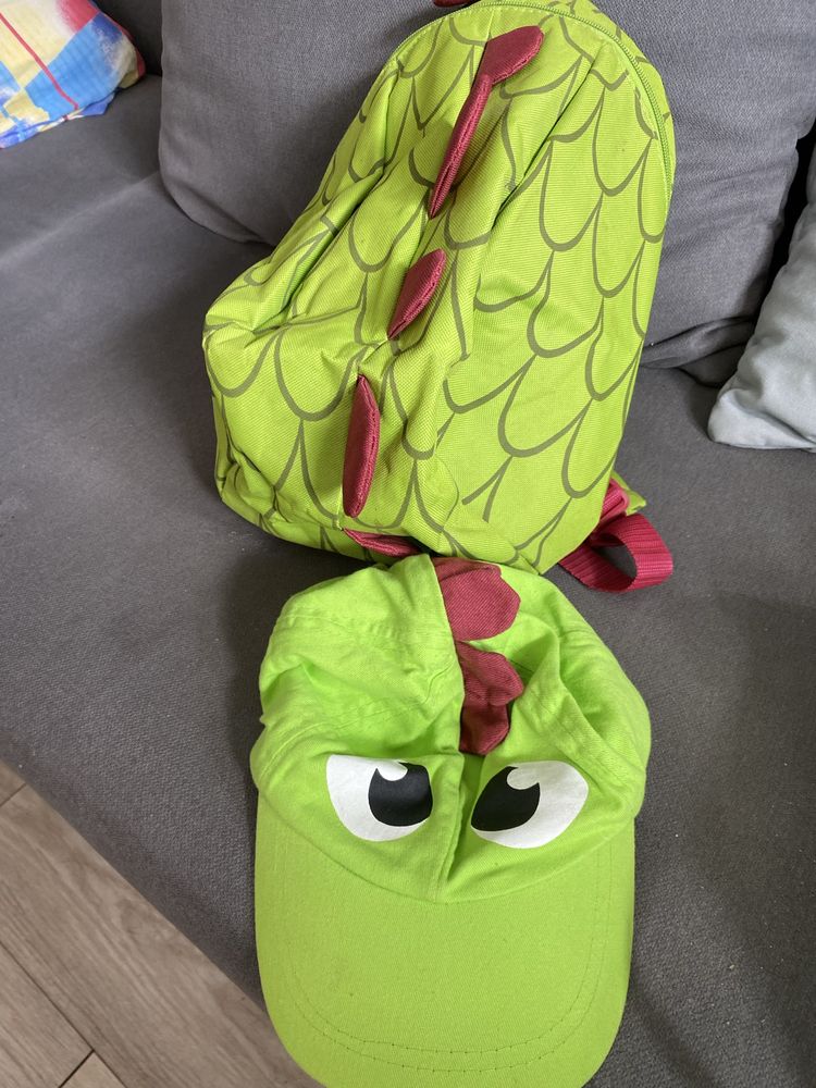 Plecak + czapka sprzedam