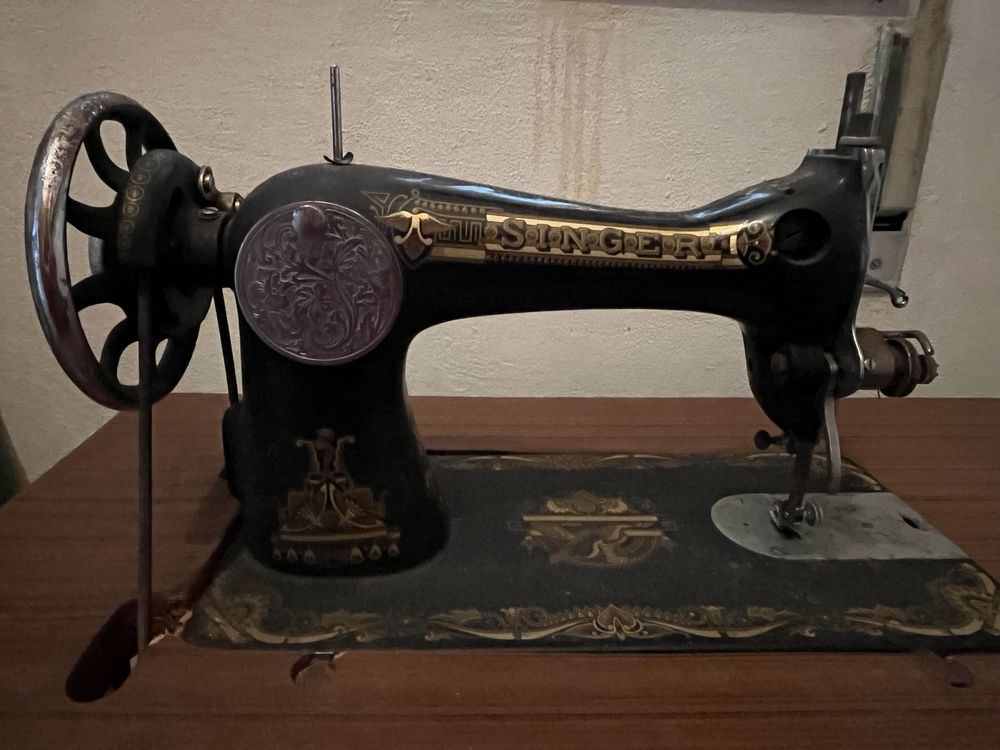 Máquina de costura singer antiga