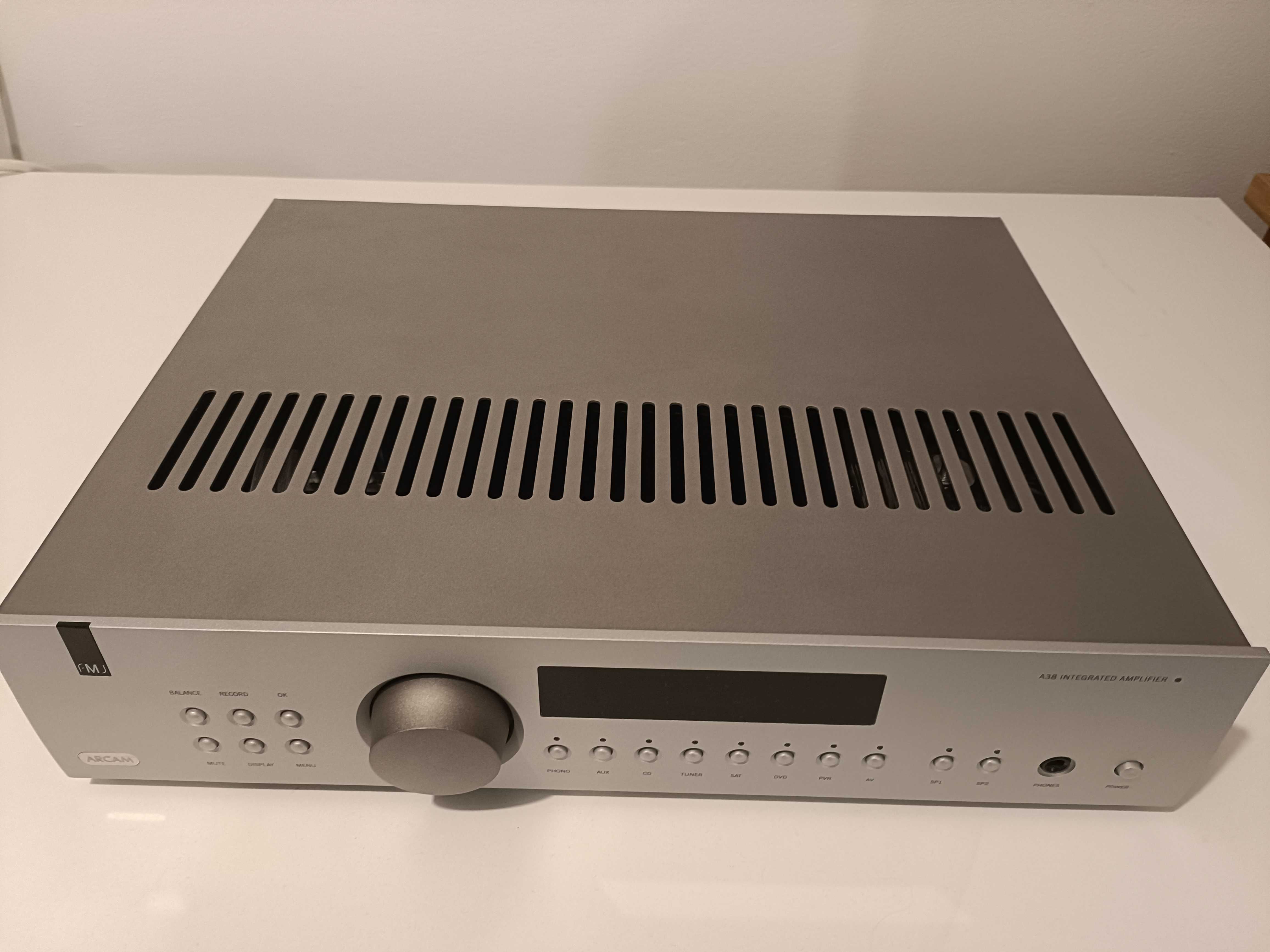 Arcam FMJ A38  stereo 2x105W, Wzmacniacz zintegrowany