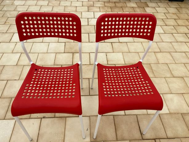 Cadeiras Ikea vermelhas