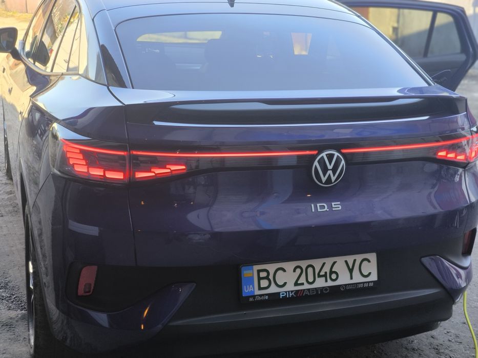 Aвтомобіль Wolwagen ID5 PRO