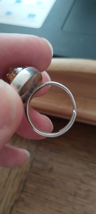 Pierścionek ze srebra z bursztynem