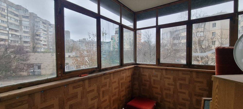 Оренда двокімнатної квартири на Таврійському . Другий поверх .