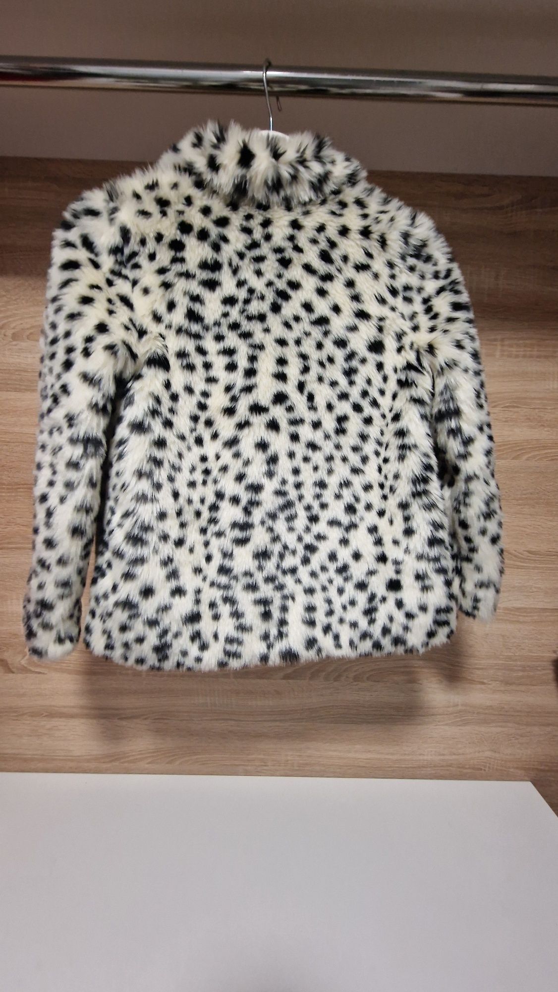 Piękne futerko Zara r.128