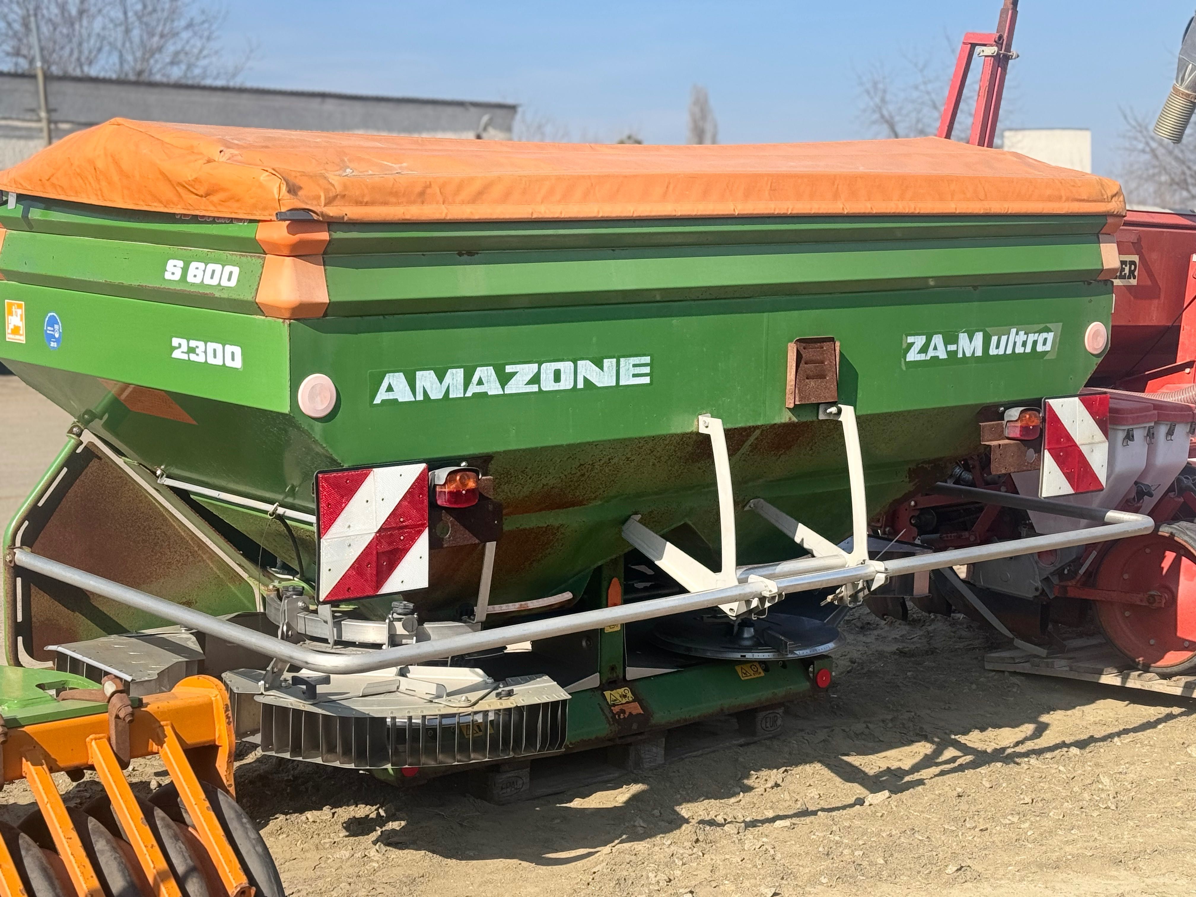Продам розкидає мінеральних добрив Amazone