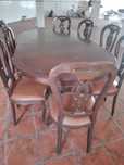 Mesa extensivel com 8 cadeiras