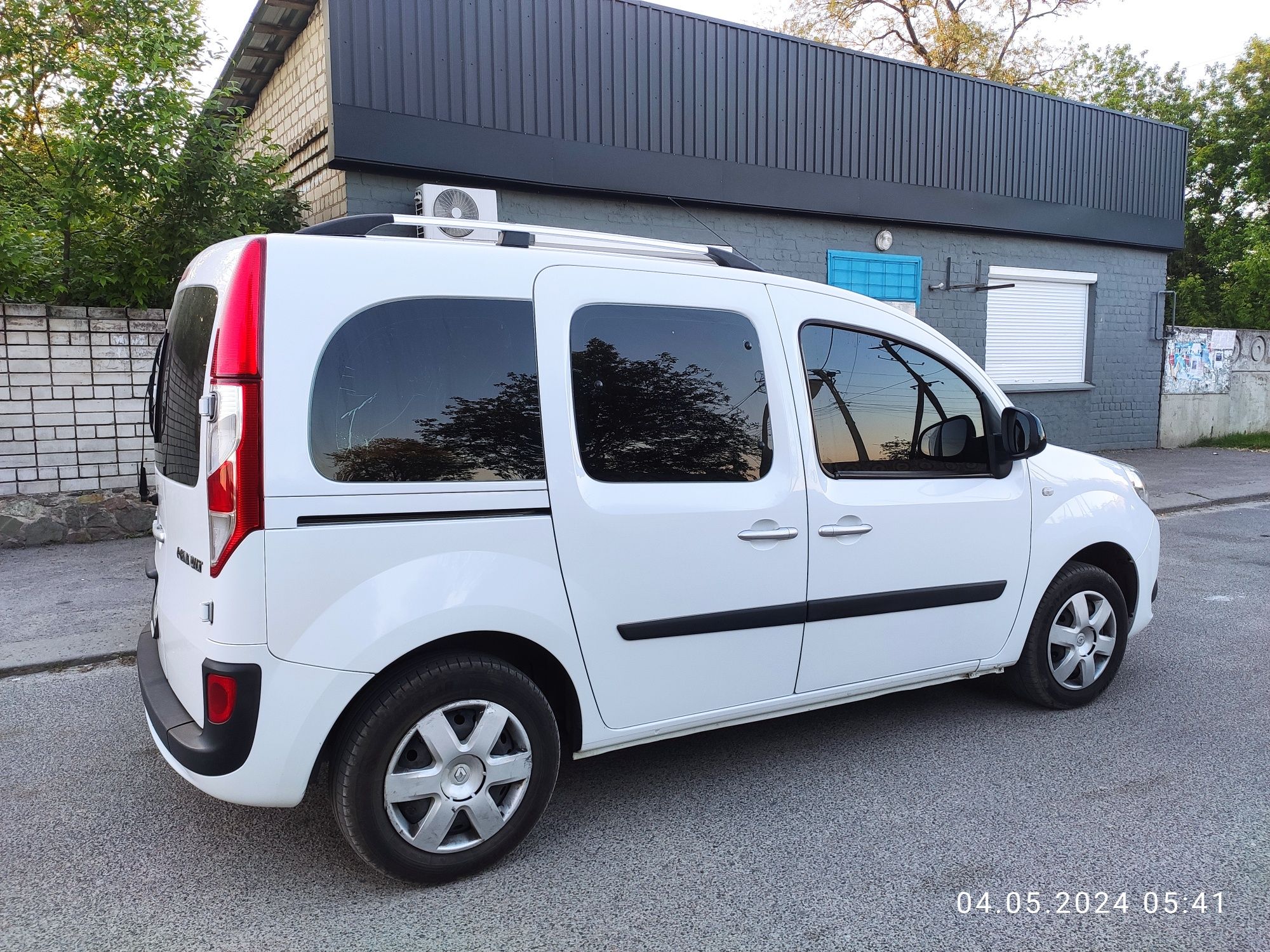 Продам Renault kangoo оригинальный пассажир